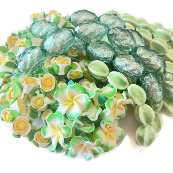 As Low As $2 Lightweight Polymer Clay Yellow & White Blossoms 13mm x 10m…m (6) - Picture 3 of 3